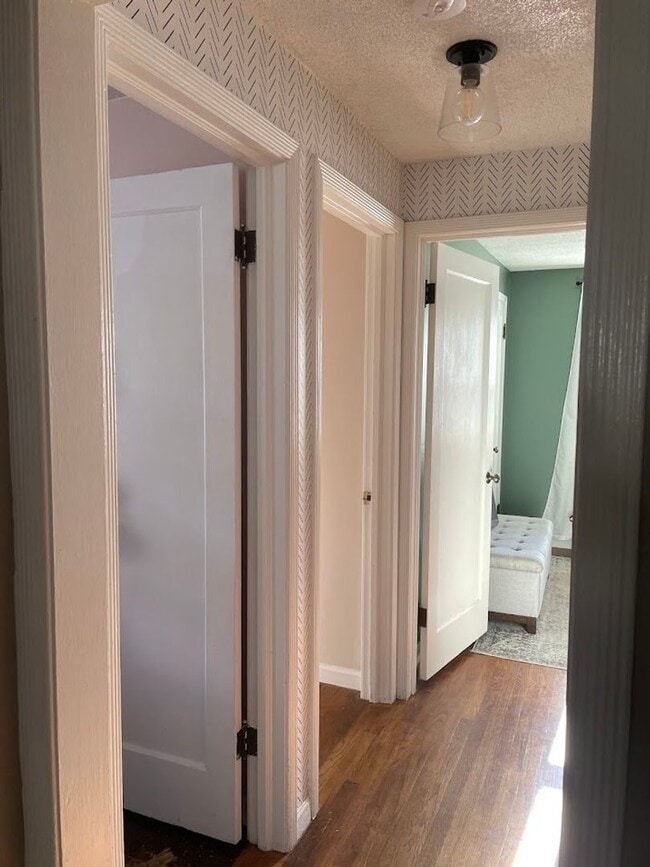 Building Photo - Audubon-Downriver Neighborhood 3+ bedroom, 1 bath corner lot with large, fenced yard