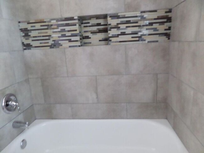 Building Photo - 2 BDRM TWNHSE AT POINTE TAPATIO