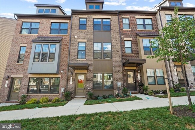 Building Photo - 6056 Beake St