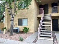Building Photo - 653 W Guadalupe Rd