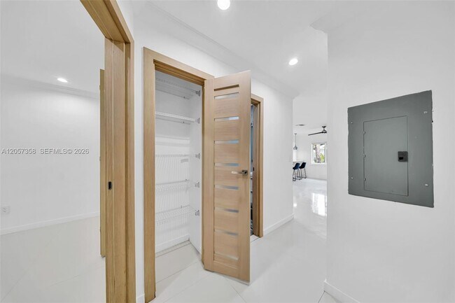 Building Photo - 1104 NE 85th St