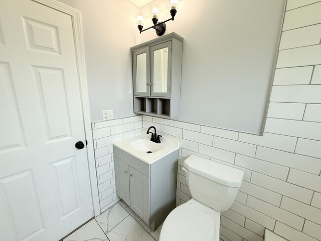 Building Photo - Freshly Renovated 3-Bedroom Home – Quality...