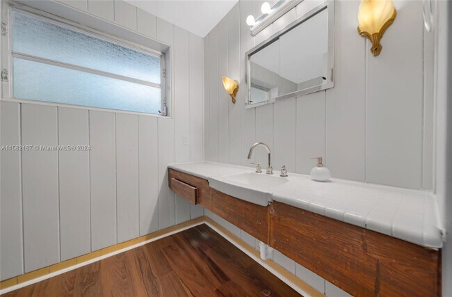 Building Photo - 2321 Tigertail Ct