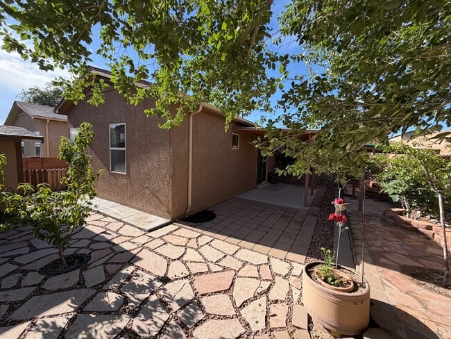 Building Photo - 2 Bedroom Single Story Town Home Available Near 98th St SW & Dennis Chavez Blvd SW!