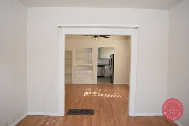Building Photo - Charming 2-Bedroom Downtown Unit – Availab...