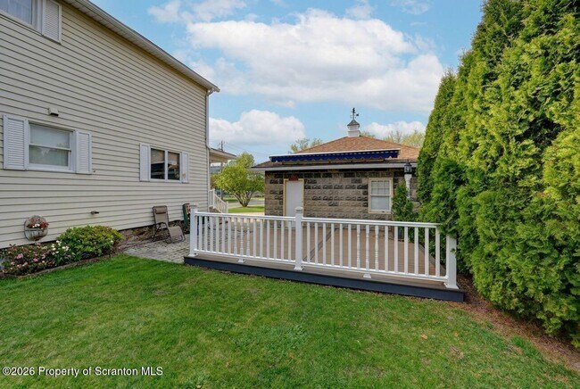 Building Photo - 454 Hickory St