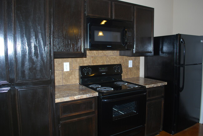 Building Photo - 1512 Dakota Ter