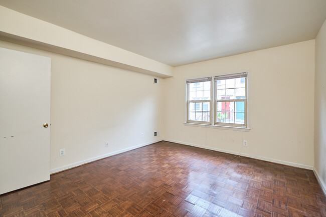 Primary Photo - 1776 Lanier Pl NW