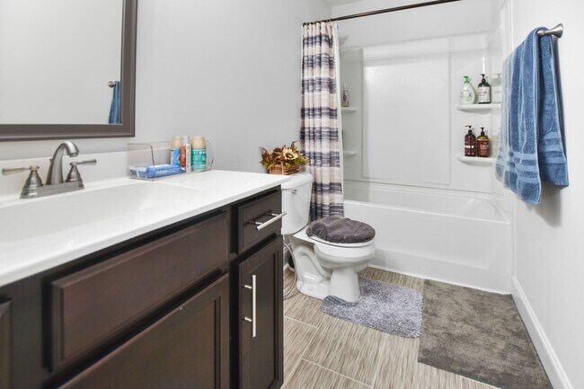 Building Photo - Pet Friendly Four Bedroom!