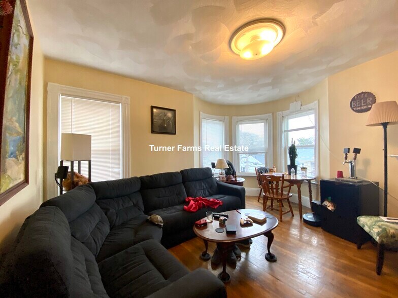 Building Photo - 59 Cedar St