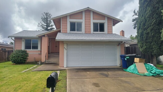 Building Photo - Spacious 4 bedroom, 3 bath home Tri-level in the Scottsdale East Area between Florin Rd and Gerbe...