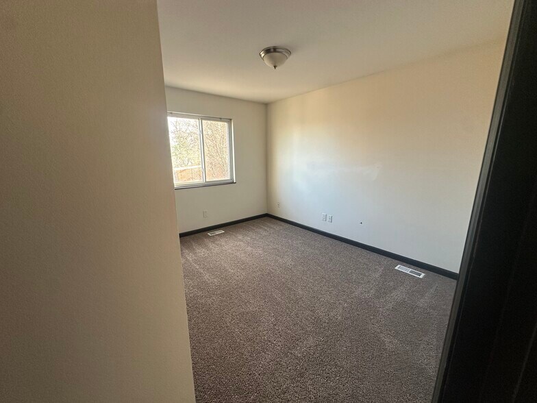 Building Photo - 2710 Hangtree Ct