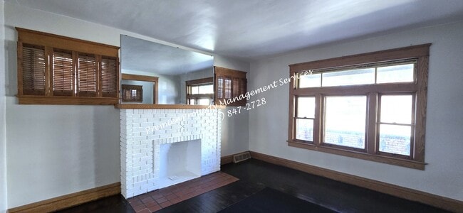 Building Photo - 922 Winslow Ave