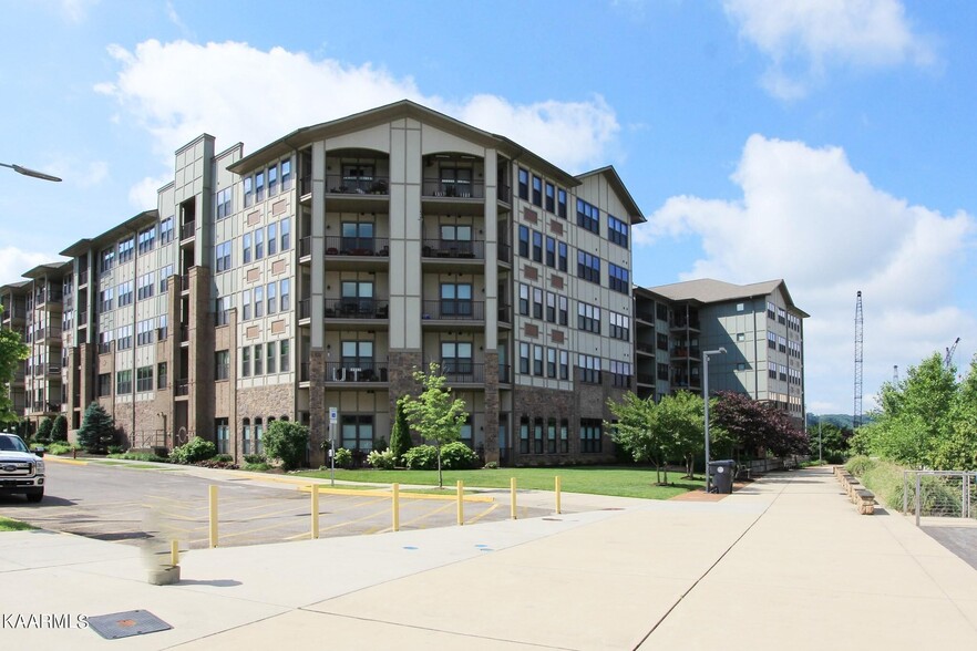Building Photo - 445 W Blount Ave