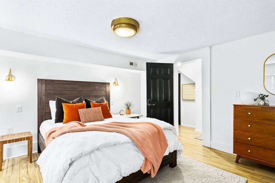 Building Photo - 66 Howell St NE