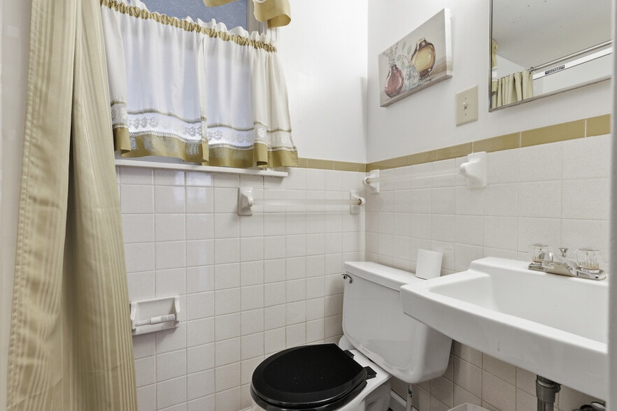 Building Photo - 727 Fairview St