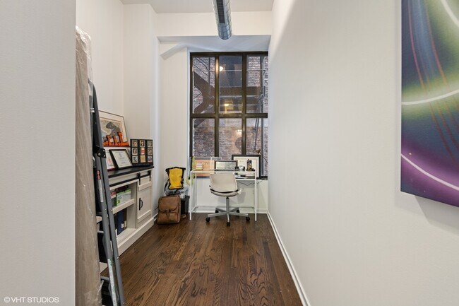 Building Photo - 6 E Monroe St