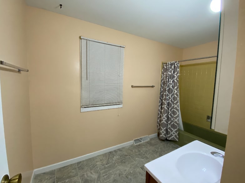 Building Photo - 519 Racine Ln