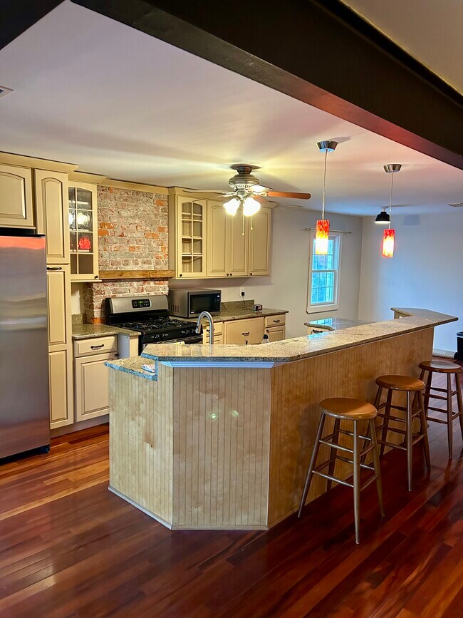 Kitchen - 10 S Crenshaw Ave