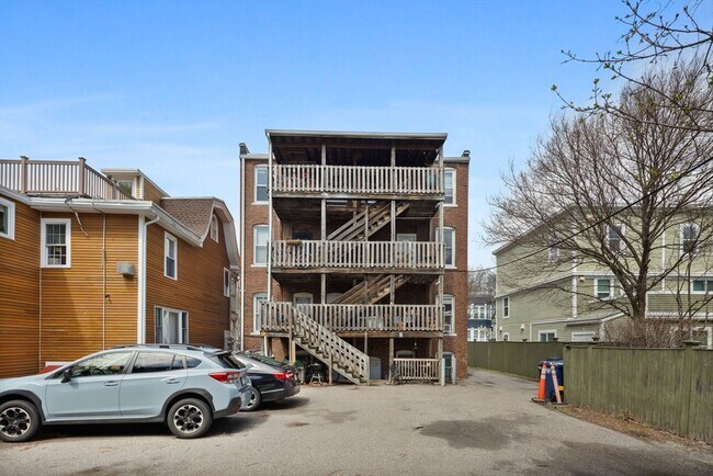 Building Photo - 262 Sidney St