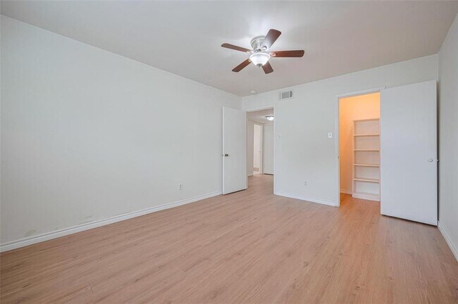 Building Photo - 13040 Trail Hollow Dr