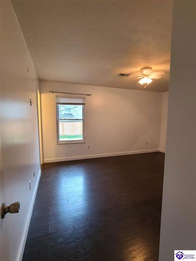 Building Photo - 1506 W Elm Rd