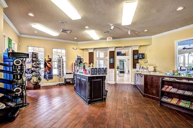 Building Photo - 2300 Silver Palm Dr