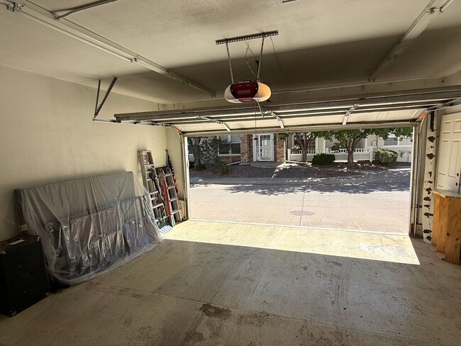 Building Photo - 8300 S Fairmount Dr