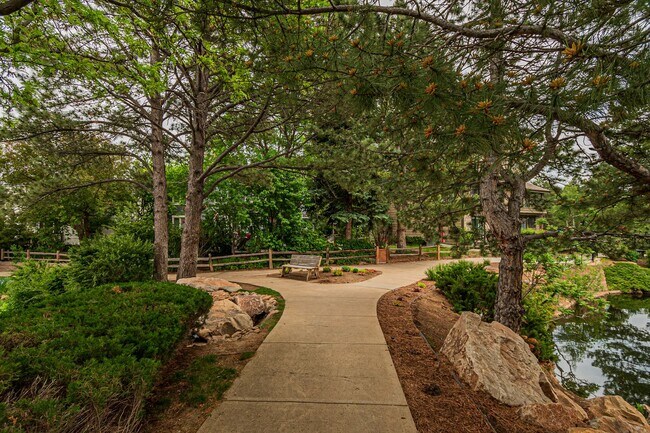 Building Photo - 3BD, 2.5BA Arapahoe Lake Park Townhome Nea...