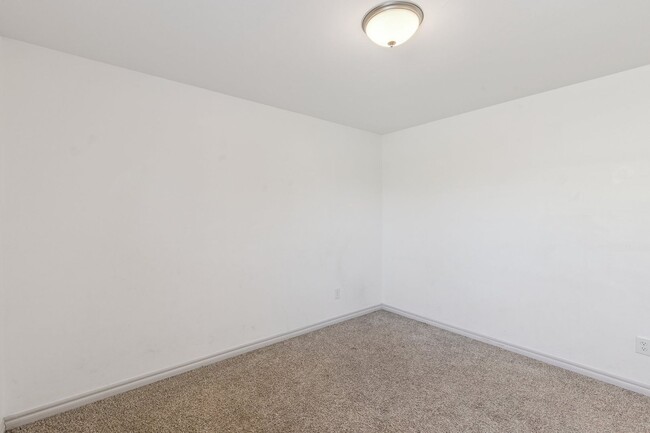 Building Photo - Stunning 4-Bed Home in Deer Creek Schools with Open Floorplan & Community Amenities