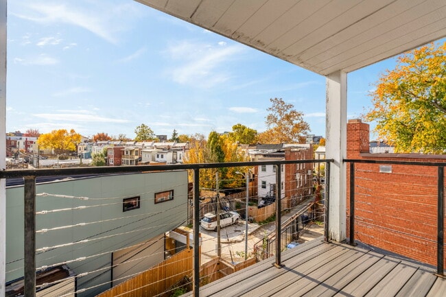 Building Photo - Penthouse 2BR/2.5BA with 3 Private Outdoor...