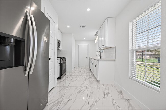 Building Photo - 2202 Alabama St