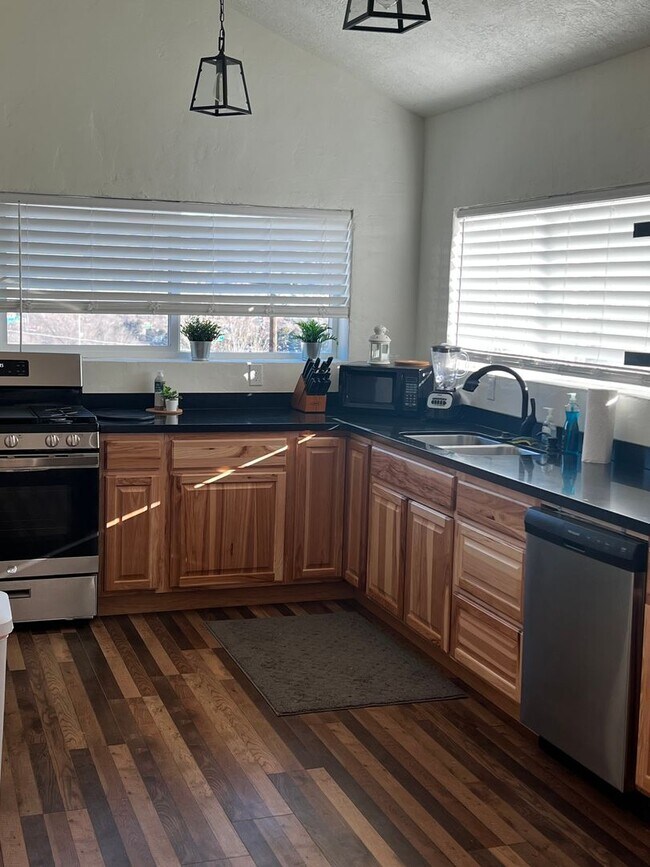 Building Photo - SAM 1718