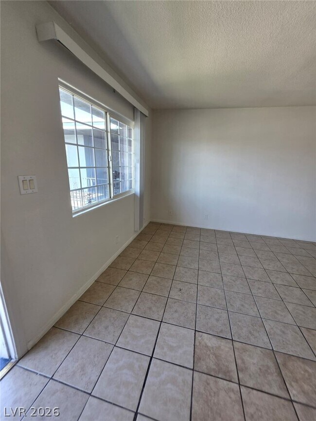 Building Photo - 412 W Monroe Ave