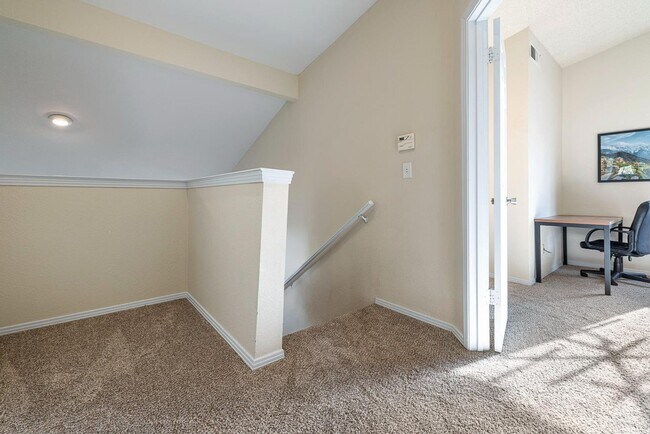 Building Photo - Stunning 4 Bedroom 2.5 bath in Woodward Park area!