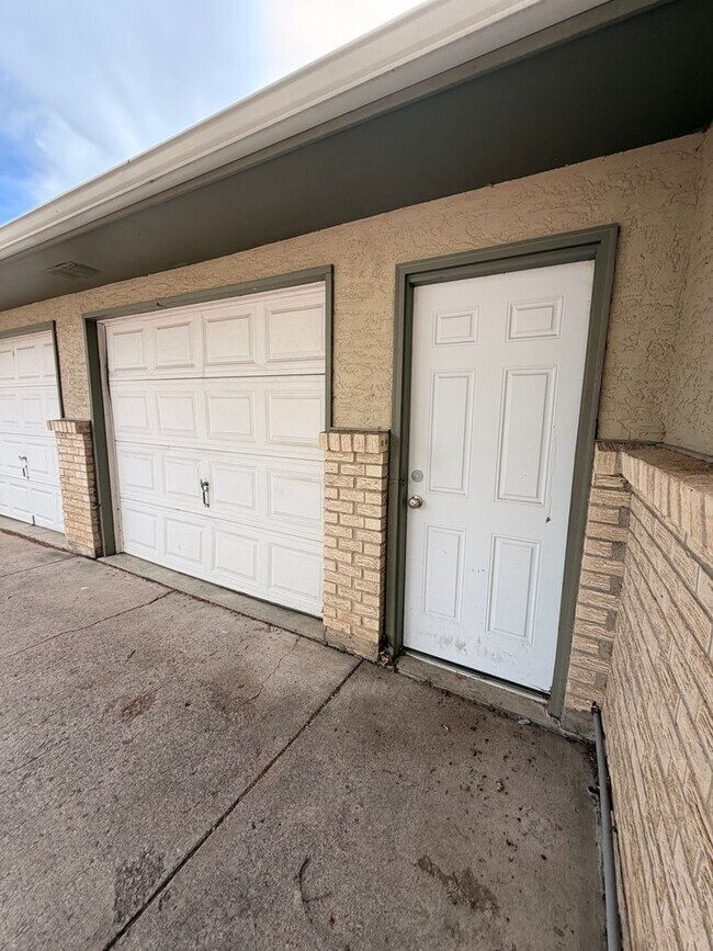 Building Photo - 6353 Chippewa Rd