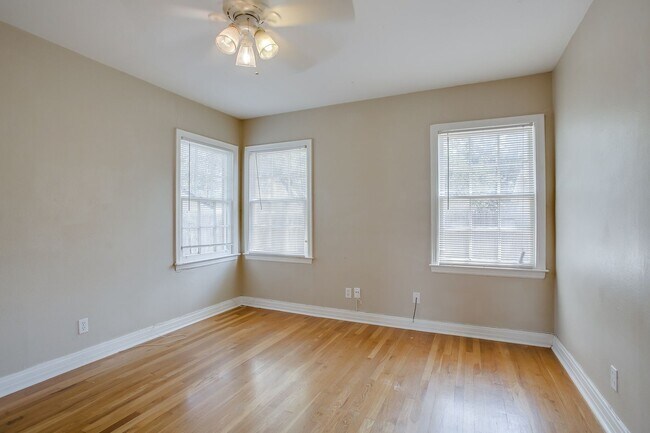 Building Photo - PRE LEASING for fall 2026! 3/2 in Tech Terrace!