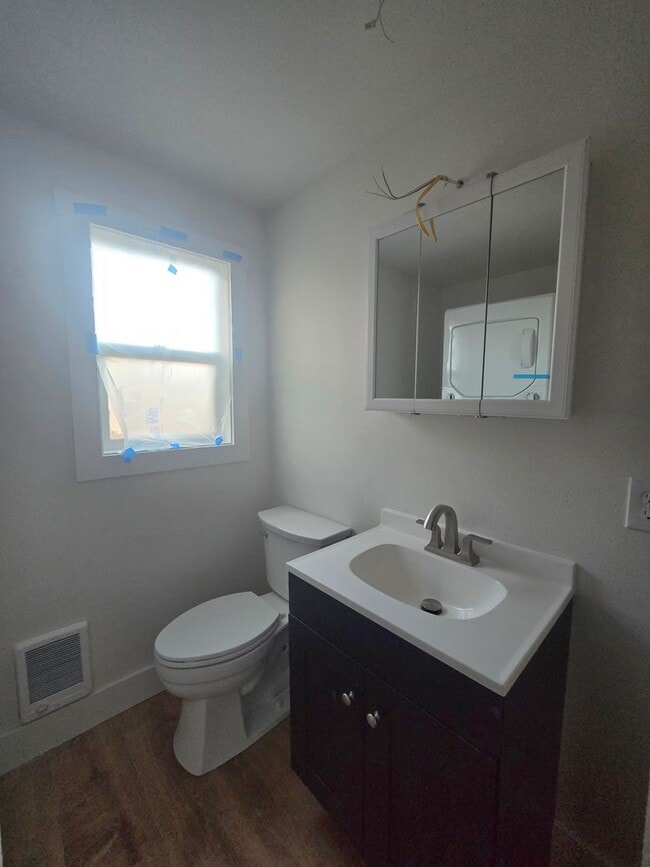 Building Photo - 9 &amp; 9 1/2 Alderson Ave