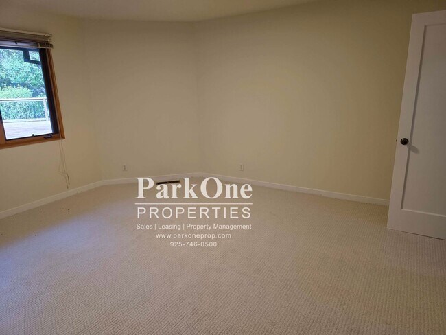 Building Photo - 4 Los Dedos Rd