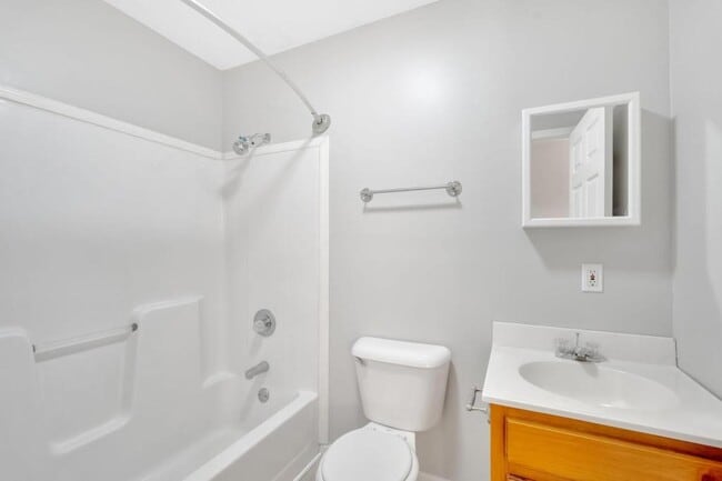 Building Photo - 227 Valley Crest Dr