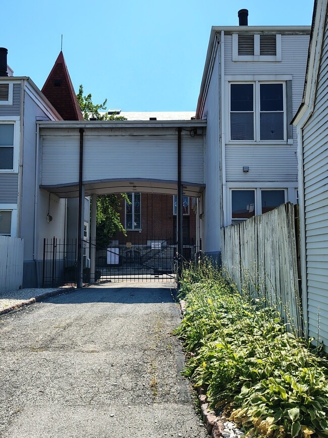 Building Photo - 1217 N 11th St