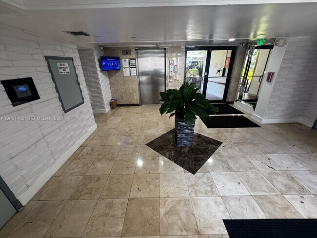 Building Photo - 17011 N Bay Rd