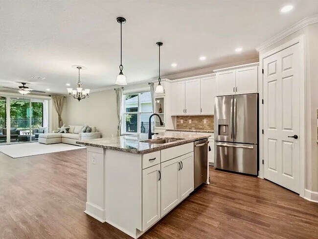 Building Photo - 85311 Champlain Dr