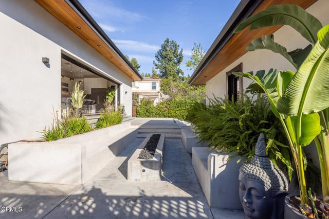 Building Photo - 620 Houseman St