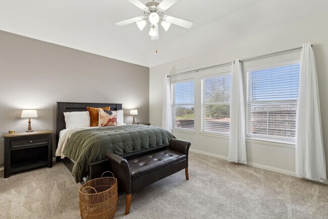 Building Photo - Luxury Living in HERITAGE! This is must se...