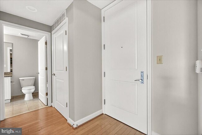 Building Photo - 5750 Bou Ave