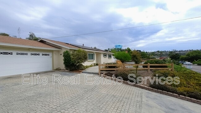 Building Photo - 255 Camino Del Cerro Grande