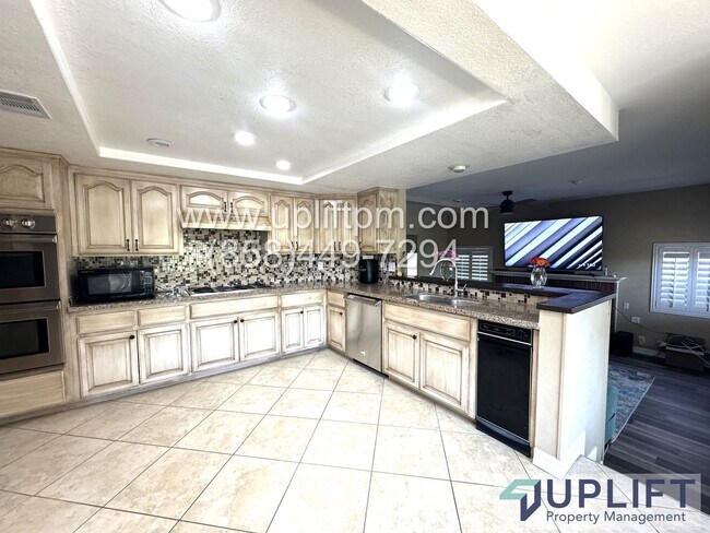 Building Photo - Gated Community Canyon Lake - Large 3 bedr...