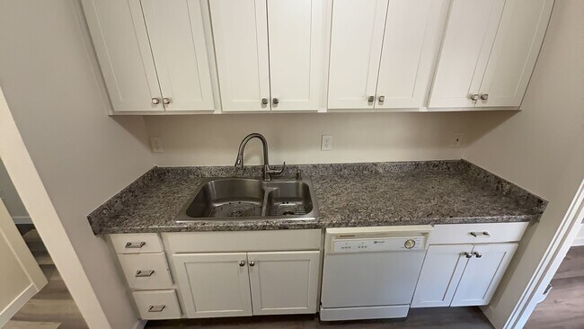 Building Photo - 3322 Tierra Dr NE