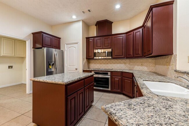 Building Photo - 10459 Parkside Dr